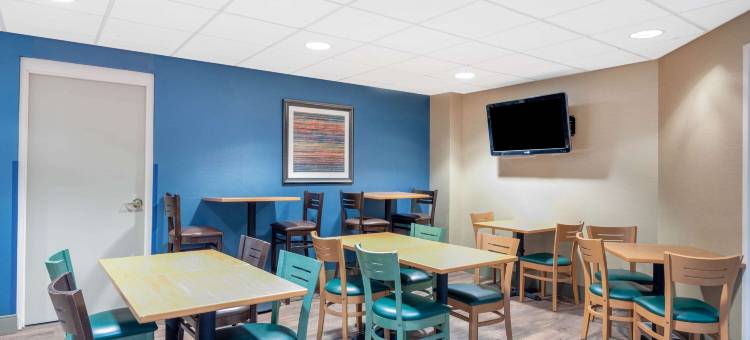 伊根明尼苏达戴斯酒店-近美国购物中心(Days Inn by Wyndham Eagan Minnesota Near Mall of America)图片