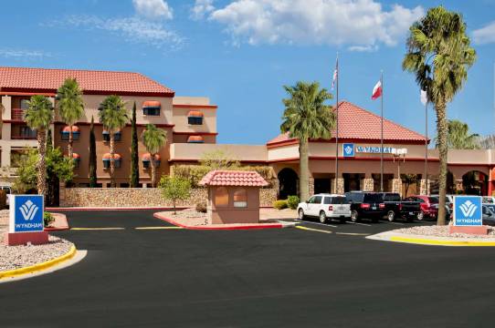 温德姆酒店和水上公园-埃尔帕索机场(Wyndham El Paso Airport Hotel and Water Park)