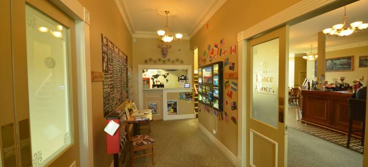 普林斯阿尔伯特巴克帕克斯安德巴尔(The Prince Albert Backpackers & Bar)图片