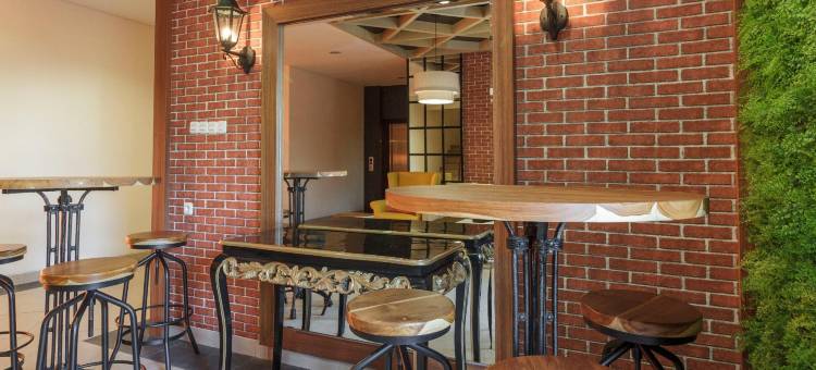 宾塔罗商务区红多兹Plus酒店(RedDoorz Plus @ CBD Bintaro)图片