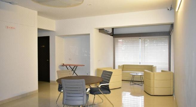 Spring Hill Hotel and Apartment Hotel Overview