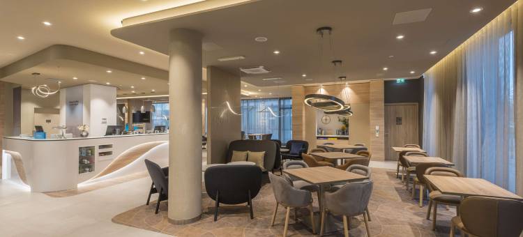 法兰克福机场希尔顿欢朋酒店(Hampton by Hilton Frankfurt Airport)图片