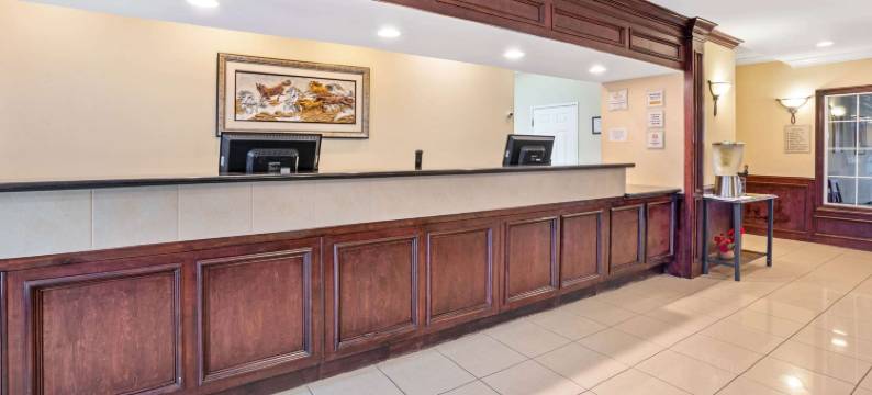 休斯顿玛格诺利亚拉昆塔温德姆套房酒店(La Quinta Inn & Suites by Wyndham Houston - Magnolia)图片