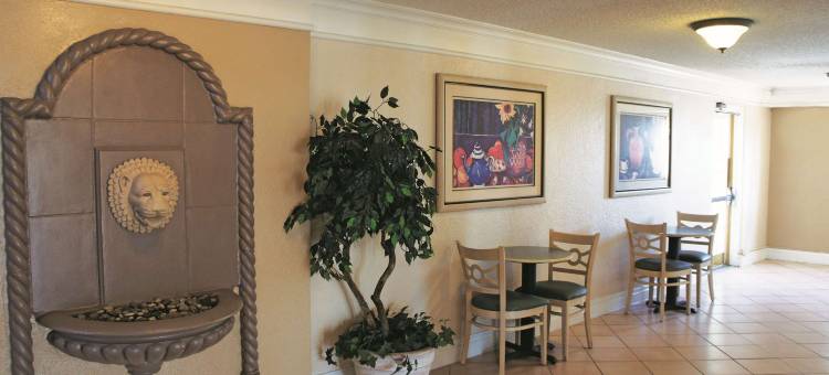 克卢特杰克逊湖拉昆塔温德姆酒店(La Quinta Inn by Wyndham Clute Lake Jackson)图片