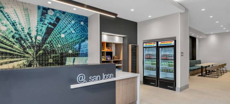 圣何塞硅谷温德姆拉昆塔套房酒店(La Quinta Inn & Suites by Wyndham San Jose Airport-Downtown)图片