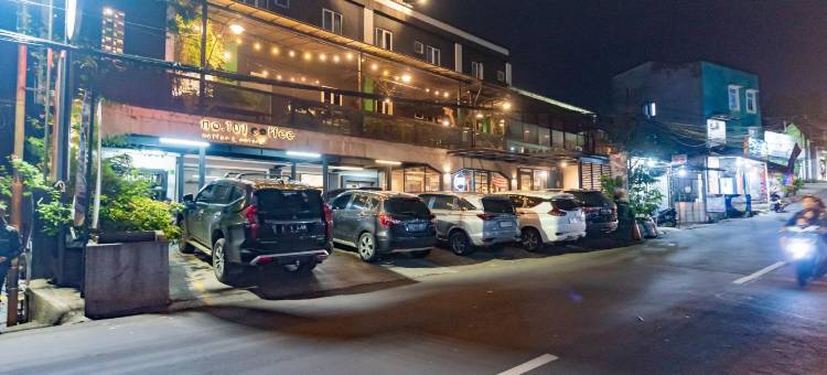 博塔尼广场购物中心红门旅馆(RedDoorz Near Botani Square Mall)图片