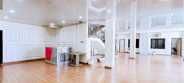 RedDoorz Plus at GNG Hotel El Tari Airport Kupang图片