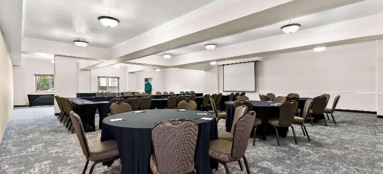 安克雷奇市中心克拉丽奥套房酒店(Clarion Suites Anchorage Downtown)图片