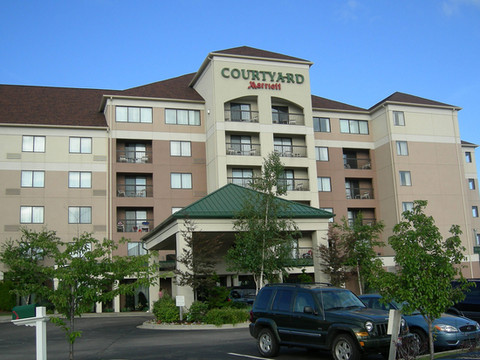 伊利大使会议中心万豪万怡酒店