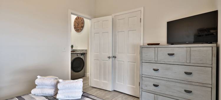 Rutland隐藏的瑰宝，靠近各处，翻新的两卧室一卫度假屋(Rutland's Hidden Gem: 2 Br/1ba Renovated Home Close to Everything 2 Bedroom Home)图片