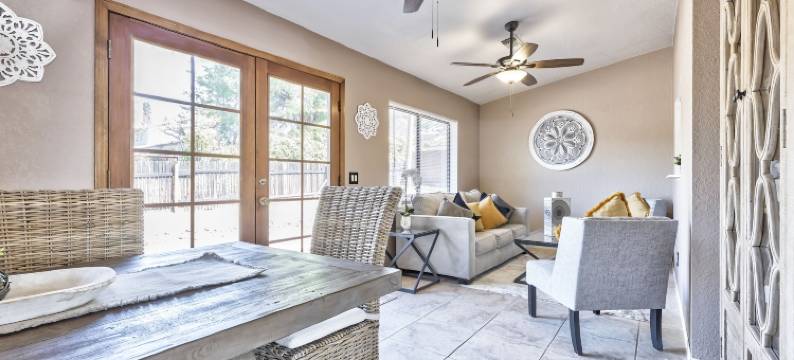 豪华私宅享有红石景观(Luxurious Home with Red Rock Views)图片