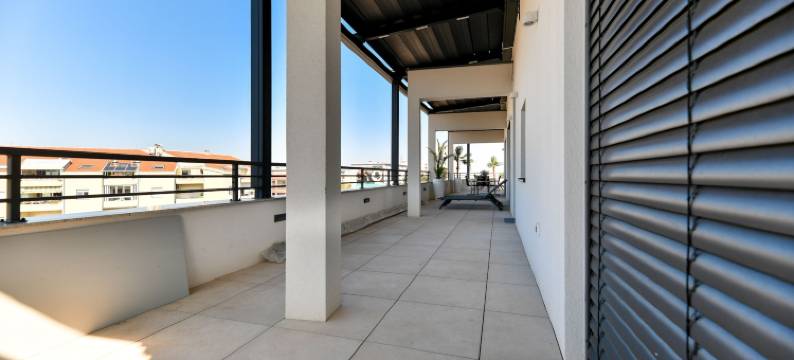 班林豪华顶层公寓带按摩浴缸(Luxury Penthouse Berin with Rooftop Terrace and Jacuzzi)图片