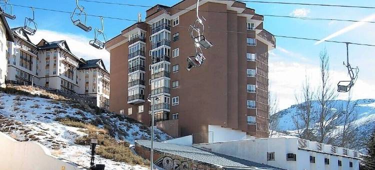 托多西亚拉内华达巴哈区 - 缆车旁(Todosierranevada Zona Baja - Montblanc Vistas A la Montana - Junto a Los Telecabinas)图片