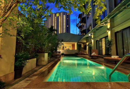 Bossotel Bangkok Hotel Overview