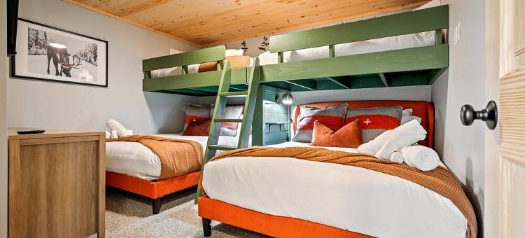 New Chalet: 8 mi to Sunday River+Pano Views+Hottub+Sauna+Dogok图片