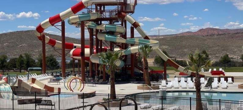 红色遮阳的度假视野(A Vacation Vista Home)图片