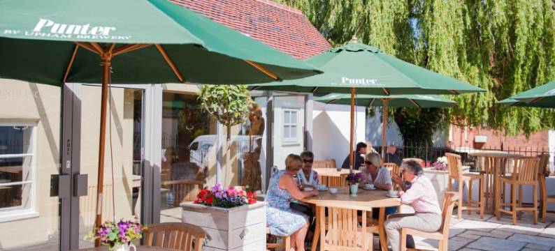 欧弗顿白鹿酒店(The White Hart, Overton)图片