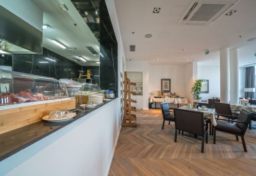 Bellevue Superior City HotelHotel Overview