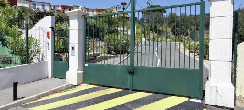 Family-Friendly Villa with Pool图片