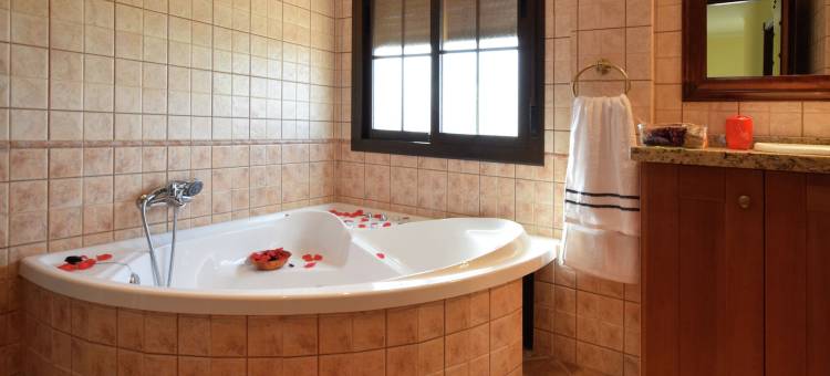Villa in Villanueva del Trabuco with Jacuzzi图片