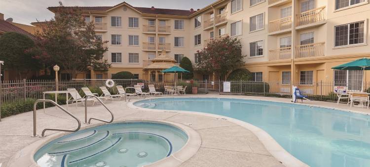 罗利达勒姆机场拉昆塔温德姆套房酒店(La Quinta Inn & Suites by Wyndham Raleigh Durham Airport)图片