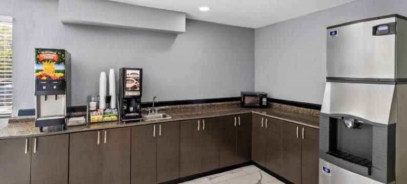 罗德威旅馆德尔蒙特(Rodeway Inn Delmont)图片