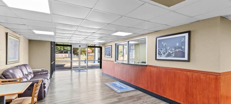 石山罗德威酒店(Rodeway Inn Stone Mountain)图片