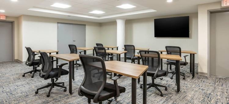 纽瓦克自由国际机场舒适套房酒店(Comfort Inn & Suites Newark Liberty International Airport)图片