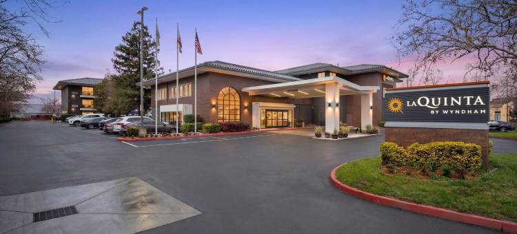 奥克兰海沃德拉昆塔温德姆套房酒店(La Quinta Inn & Suites by Wyndham Oakland - Hayward)图片
