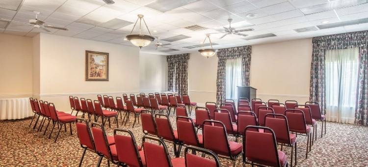 克拉丽奥酒店及套房-中央清水海滩(Clarion Inn & Suites Central Clearwater Beach)图片