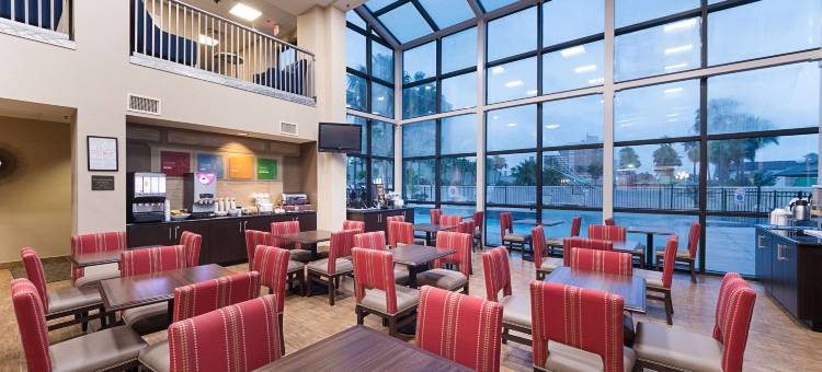 海滨舒适套房酒店(Comfort Suites Beachside)图片