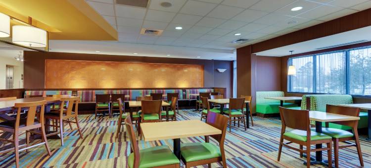 邓恩I-95万枫酒店及套房(Fairfield Inn & Suites Dunn I-95)图片