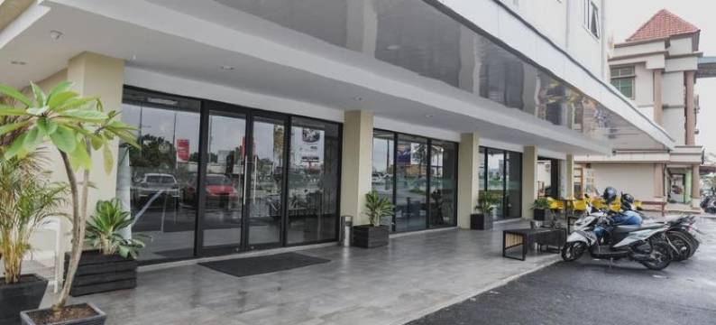 红多兹Plus酒店-近巴淡岛中心渡轮码头(RedDoorz Plus Near Ferry Terminal Batam Center)图片