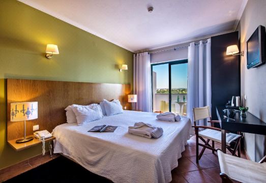 Vale d'El Rei Hotel & Villas Hotel Overview