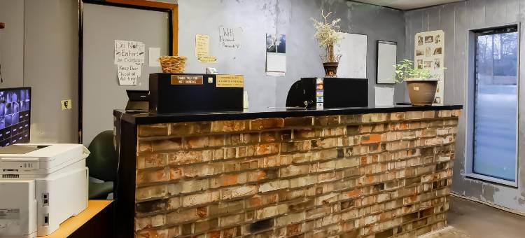 锡尔斯比OYO松林酒店及套房(OYO Pinewood Inn & Suites Silsbee)图片