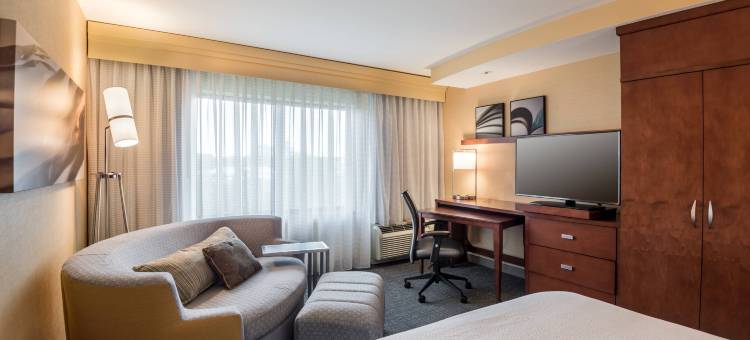 万怡华尔道夫酒店(Courtyard Waldorf)图片