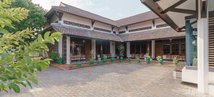 红多兹酒店-近邦加槟城特朗斯玛特(RedDoorz Near Transmart Pangkal Pinang)图片