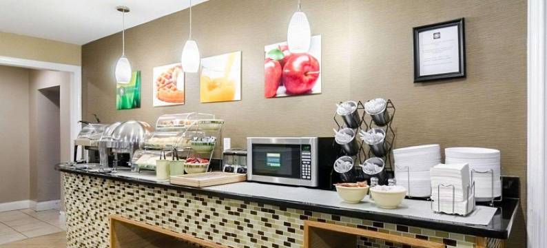 威廉斯堡中心罗德威套房酒店(Rodeway Inn & Suites Williamsburg Central)图片