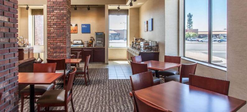 法伦内瓦尔空军基地附近舒适套房酒店(Comfort Inn & Suites Near Fallon Naval Air Station)图片