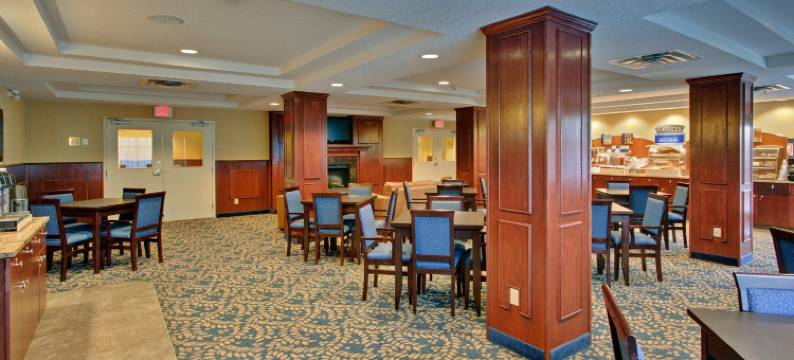 智选假日套房酒店欣顿(Holiday Inn Express & Suites HINTON by IHG)图片