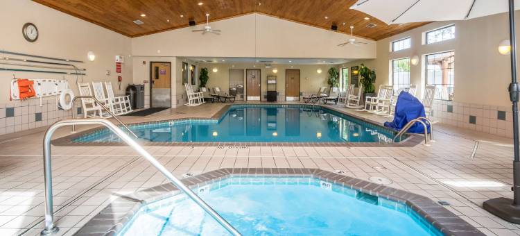 白松酒店套房(White Pines Inn & Suites)图片