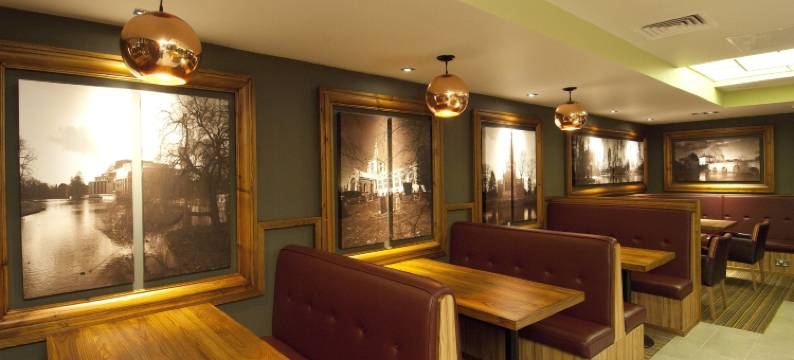 斯特拉特福埃文河中心普瑞米尔酒店(Premier Inn Stratford-Upon-Avon Central)图片