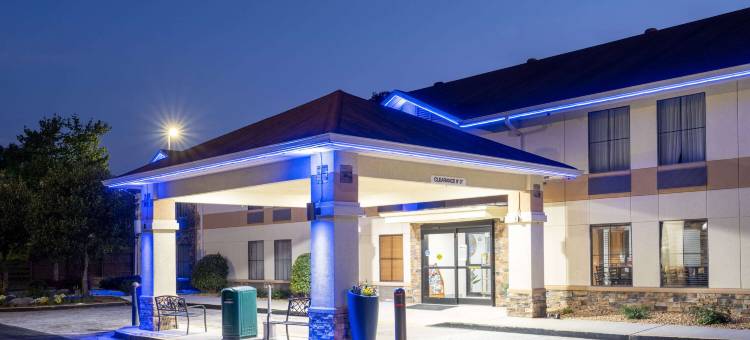 科默斯戴斯套房酒店(Days Inn & Suites by Wyndham Commerce)图片