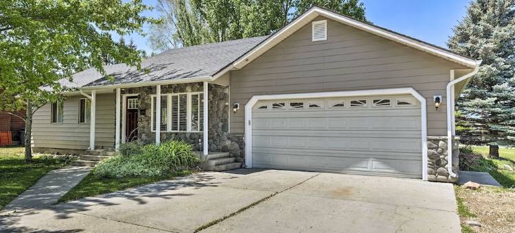 现代化的带围栏庭院住宅：离主街仅几个街区！(Modern Home w/ Fenced Yard: Blocks to Main St!)图片