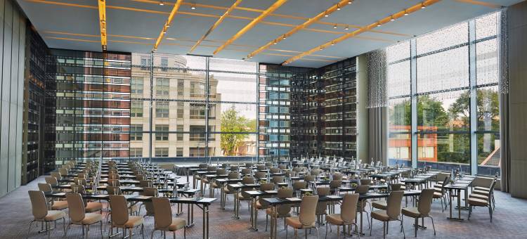 多伦多约克维尔四季酒店(Four Seasons Hotel Toronto)图片