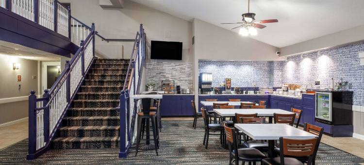 皮奥里亚美吟温德姆酒店(AmericInn by Wyndham Peoria)图片