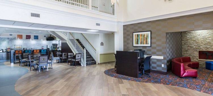 东休斯顿I-10伊克诺套房酒店(Econo Lodge Inn & Suites East Houston I-10)图片