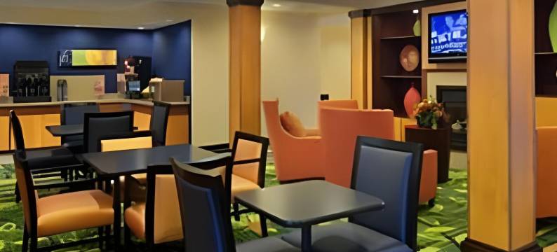 恩波里亚I-95万枫酒店及套房(Fairfield Inn & Suites Emporia I-95)图片