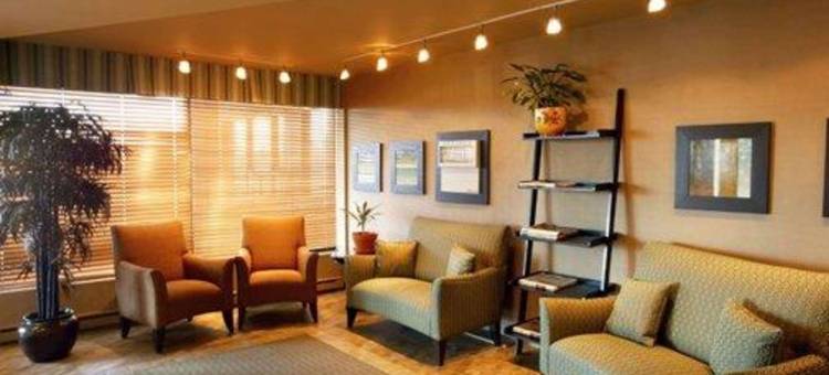 品质酒店及套房-皮埃尔·埃利奥特·特鲁多机场(Quality Inn & Suites PE Trudeau Airport)图片