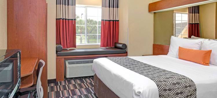 布什内尔温德姆麦客达套房酒店(Microtel Inn & Suites by Wyndham Bushnell)图片